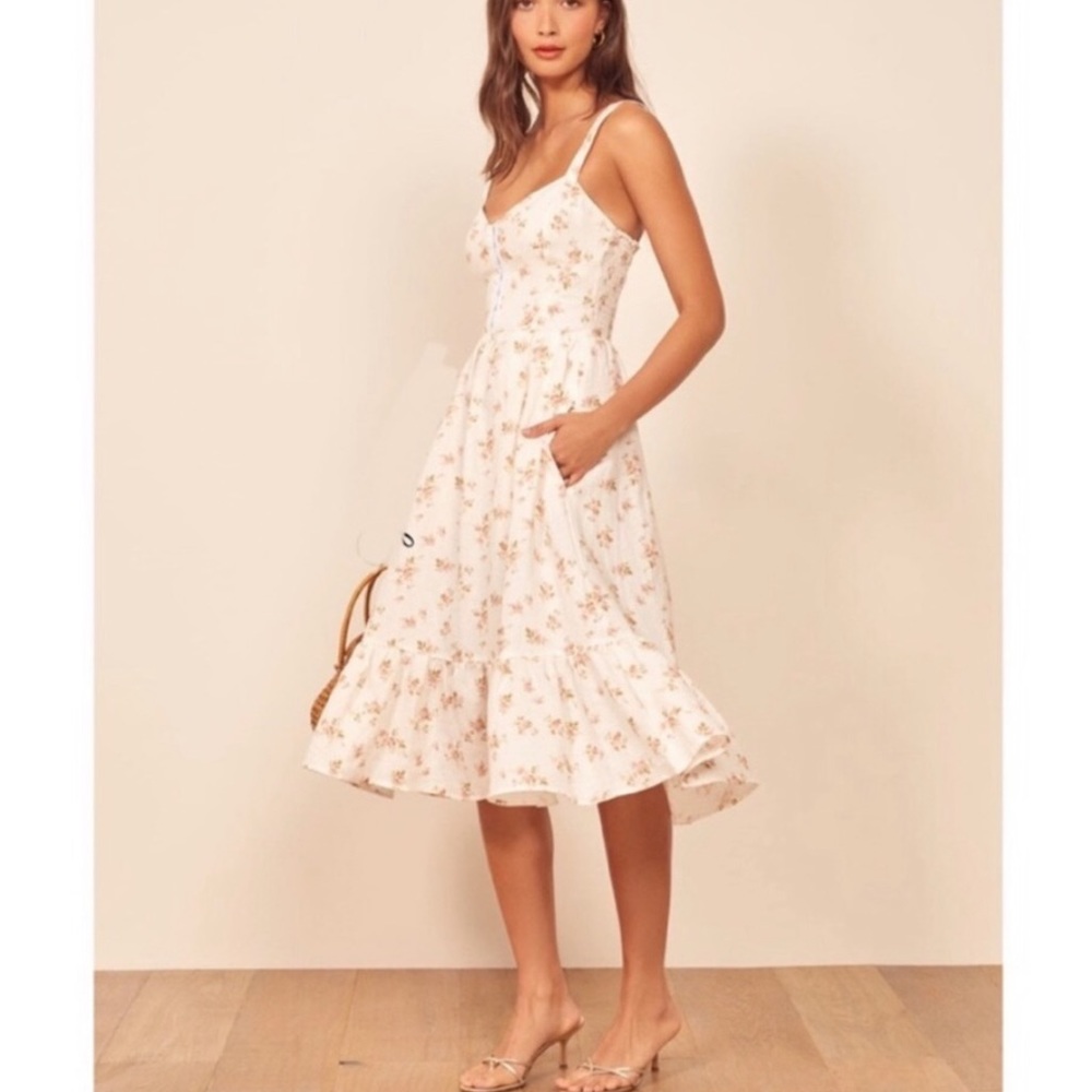 ISO❗️ Reformation Dolci Dress | Size 4 in Mildred Linen